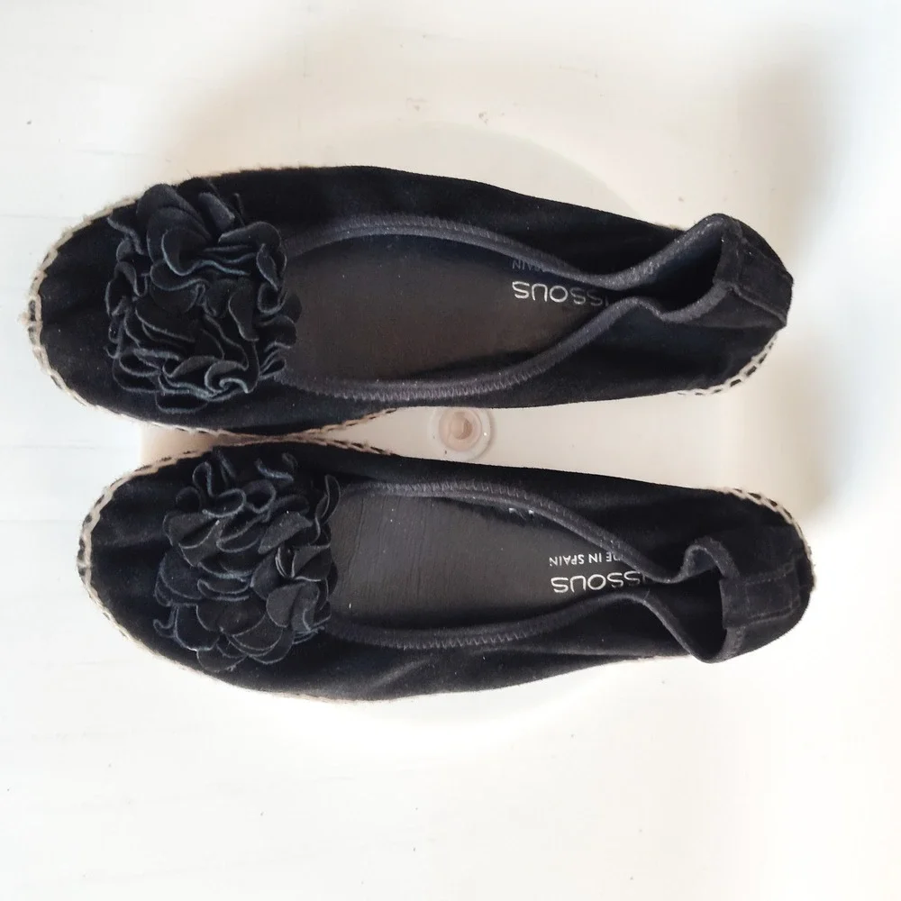 Andre Assous Espadrille Flats 9 Black Suede‎ Shoes Ruffle Flower Made in Spain